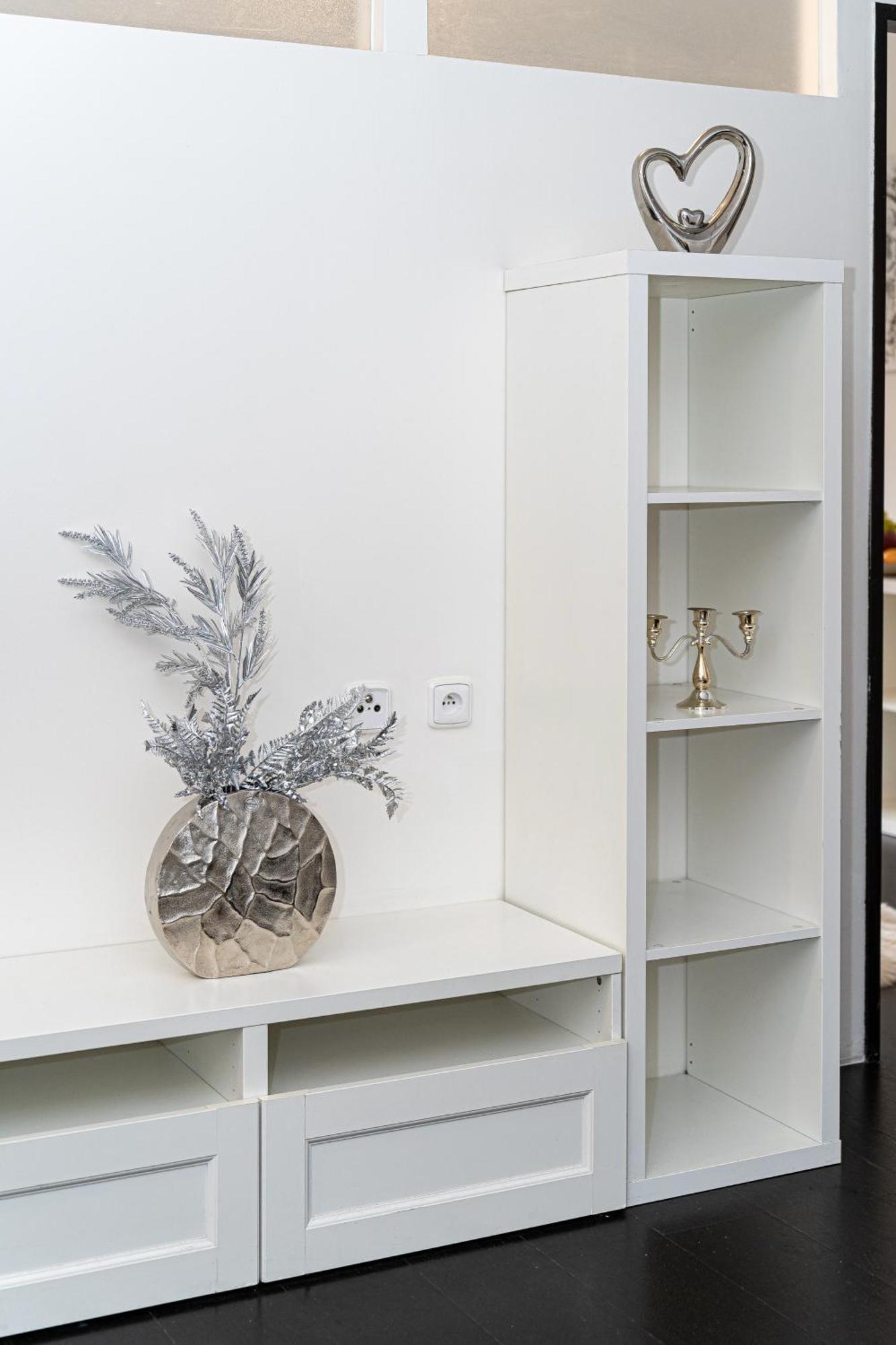 Ice Queen's Kingdom Apartment *